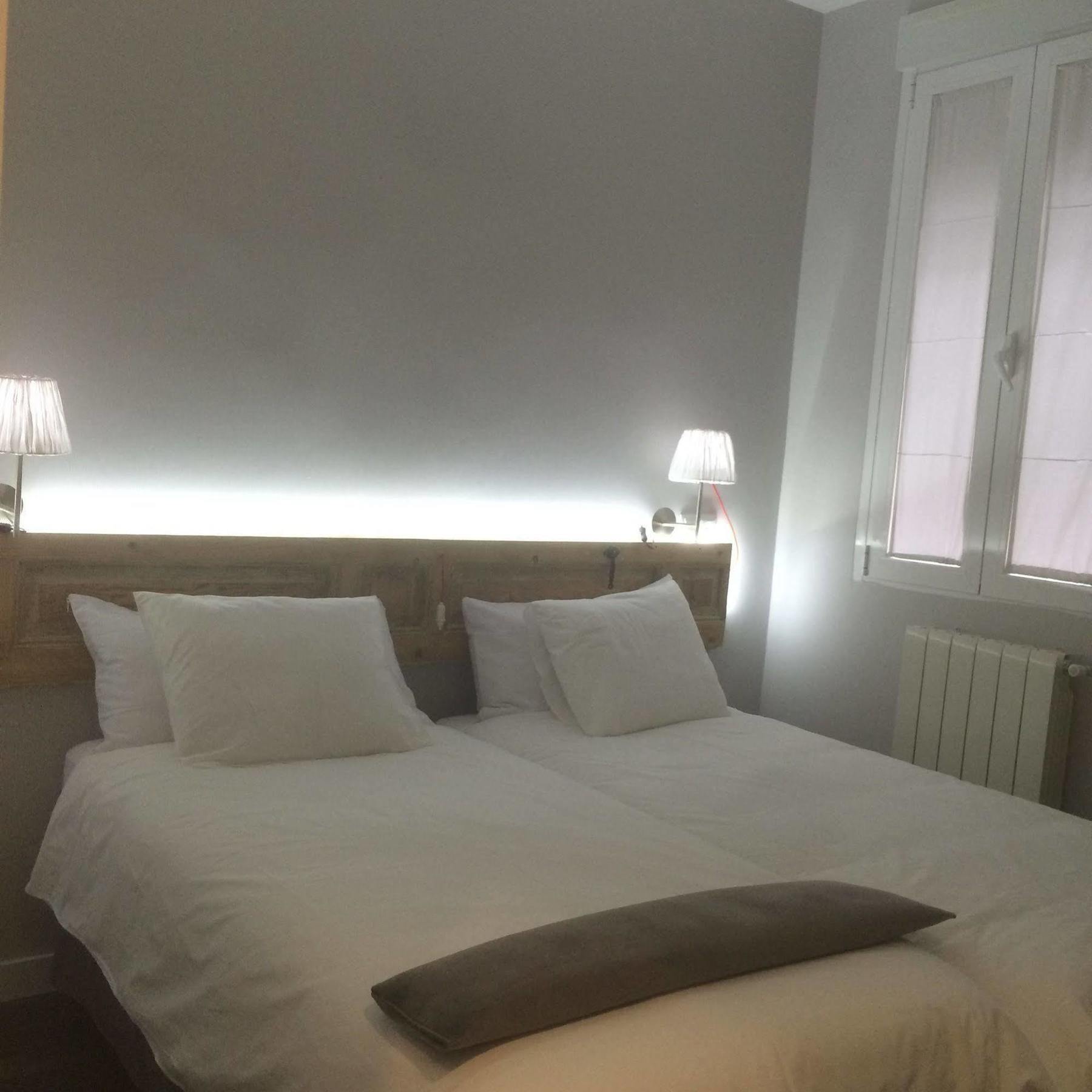 Diezmadrid Hostal - Madrid — Photos 3